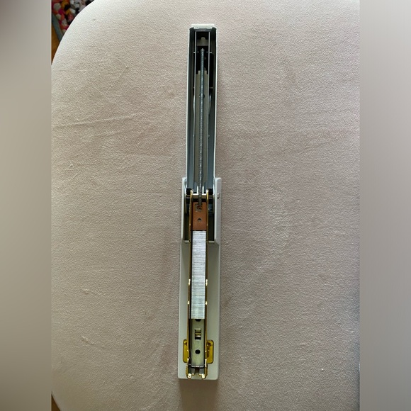 Sugar Paper Essentials • 20 Sheet Capacity Stapler White/Gold - Picture 11 of 13